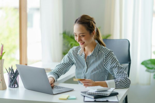 Elevate your it setup with evernex e-shop's refurbished gear